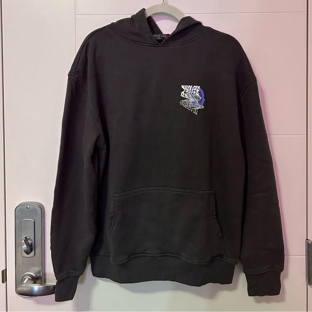 Oversized grey hoodie with blue detailing